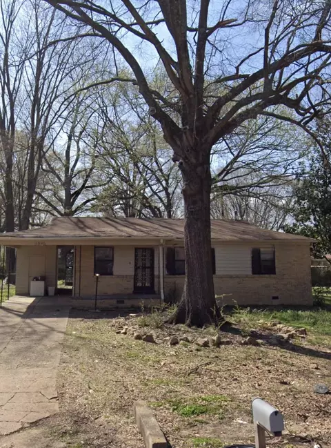 5595 Lochinvar Rd, Memphis, TN 38116