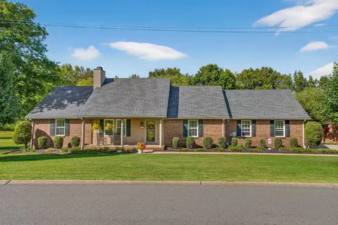 102 Arrowood Dr, Cottontown, TN 37048