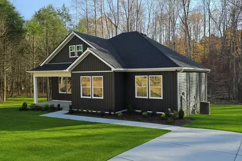 Exterior - 810 Lucas Rd, Dickson, TN 37055 photo 2 of 15