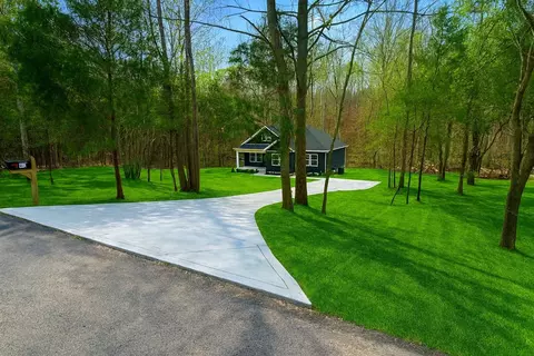 Exterior - 810 Lucas Rd, Dickson, TN 37055 photo 6 of 15
