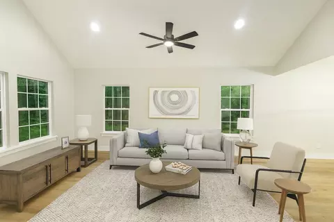 Living - 810 Lucas Rd, Dickson, TN 37055 photo 1 of 5