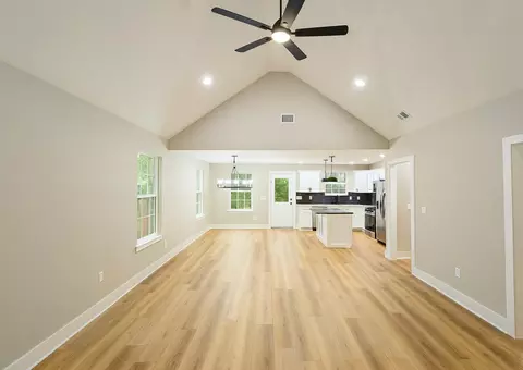 Living - 810 Lucas Rd, Dickson, TN 37055 photo 2 of 5