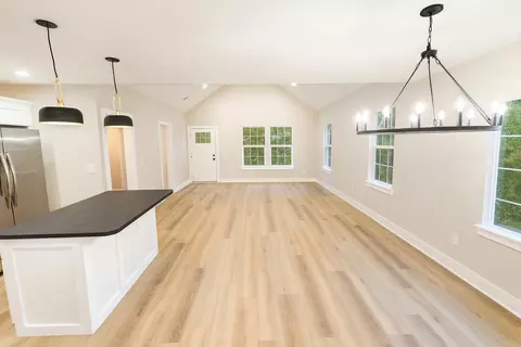 Living - 810 Lucas Rd, Dickson, TN 37055 photo 3 of 5
