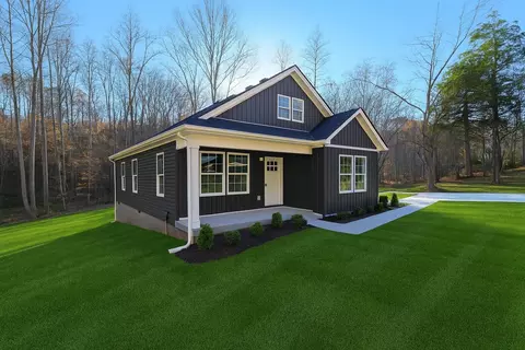 Exterior - 810 Lucas Rd, Dickson, TN 37055 photo 4 of 15