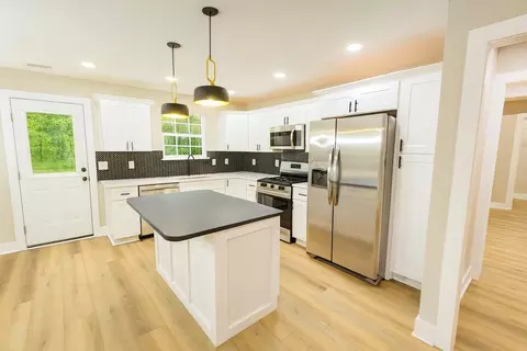 Kitchen - 810 Lucas Rd, Dickson, TN 37055 photo 3 of 3