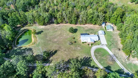 5350 J D Burlison Jr Ln, Centerville, TN 37033