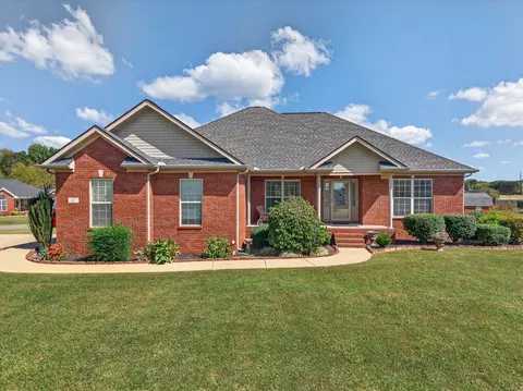 11 Oak Point Dr, Fayetteville, TN 37334