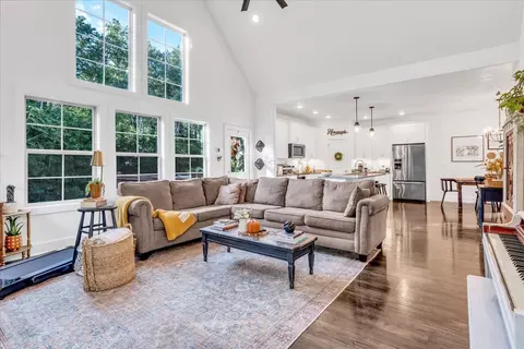 170 Briarwood Ln, Smithville, TN 37166