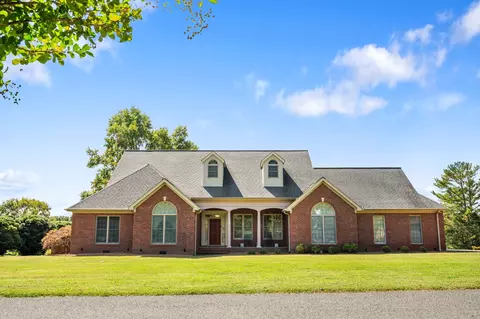 350 Bridlewood Dr, Fayetteville, TN 37334