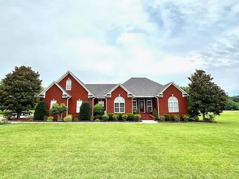 750 Twelve Oaks Dr, Adamsville, TN 38310