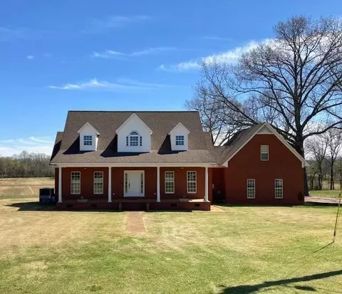 1 Kerr Farms Ln, Savannah, TN 38372