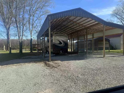 530 Catfish Ln, Crump, TN 38327