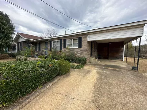 445 S Craft St, Holly Springs, MS 38635