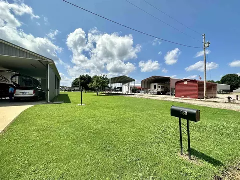 560 Old Ferry Ln, Adamsville, TN 38310
