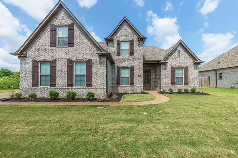 390 Ridgefield Dr, Oakland, TN 38060