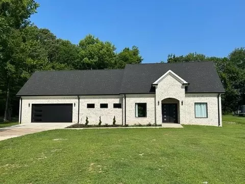 120 Shelby Dr, Savannah, TN 38372