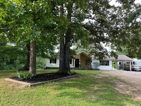 185 Pyburns Dr, Savannah, TN 38372