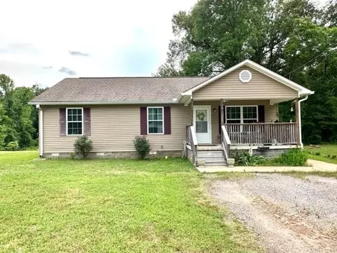 129 Baptist St, Adamsville, TN 38310