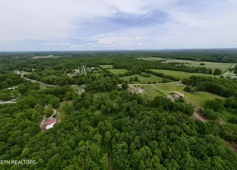 688 Mayland Rd, Crossville, TN 38571