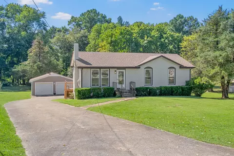 415 Silver Dr, Clarksville, TN 37040