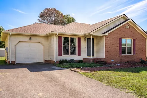 579 Winchester Dr, Hopkinsville, KY 42240