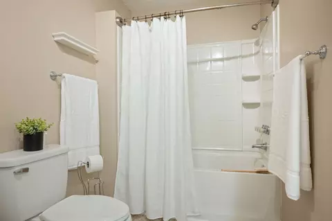 Bath - 579 Murrell Rd, Dickson, TN 37055 photo 4 of 5