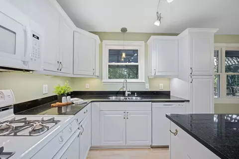 Kitchen - 579 Murrell Rd, Dickson, TN 37055 photo 4 of 4