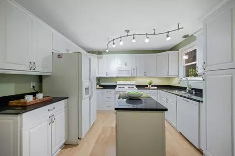Kitchen - 579 Murrell Rd, Dickson, TN 37055 photo 1 of 4