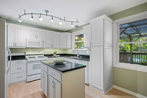 Kitchen - 579 Murrell Rd, Dickson, TN 37055 photo 3 of 4