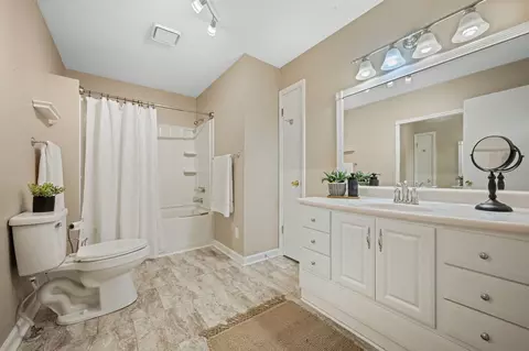 Bath - 579 Murrell Rd, Dickson, TN 37055 photo 2 of 5