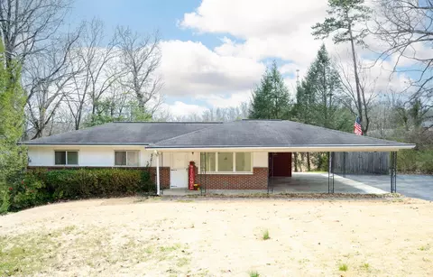222 Longview Dr, Rossville, GA 30741