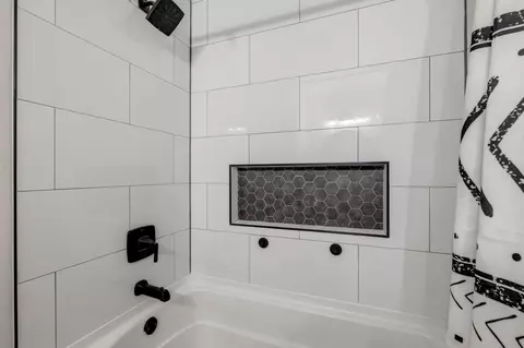 Bath - 4141 Premier Dr, Murfreesboro, TN 37128 photo 3 of 3
