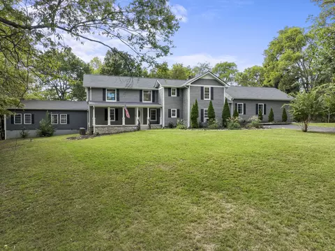 557 Forest Retreat Rd, Hendersonville, TN 37075
