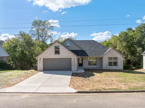 106 Derek Dr, Lexington, TN 38351