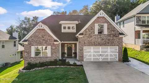 9927 Hummingbird Ln, Knoxville, TN 37923