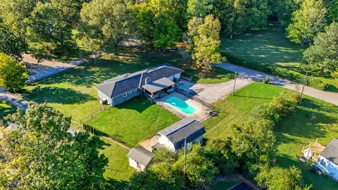 108 Lake Circle Dr, Dickson, TN 37055