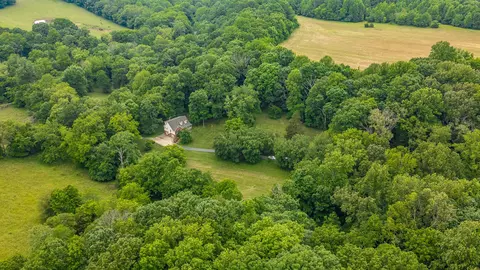 1552 Hidden Meadow Dr, Cottontown, TN 37048