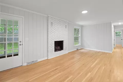 Living - 7956 Bethlehem Rd, Springfield, TN 37172 photo 1 of 7