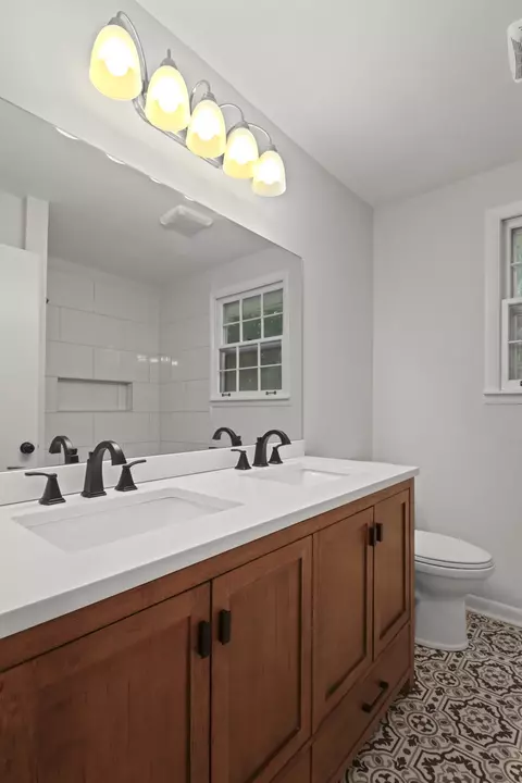 Bath - 7956 Bethlehem Rd, Springfield, TN 37172 photo 2 of 2