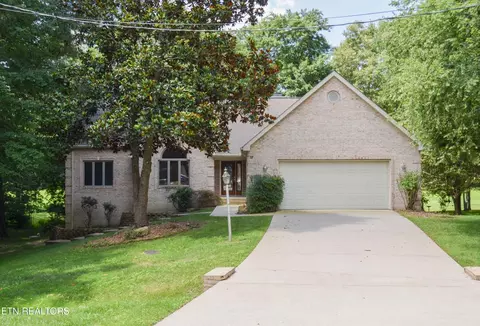 17 Kenwood Ct, Crossville, TN 38558