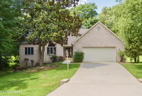 17 Kenwood Ct, Crossville, TN 38558