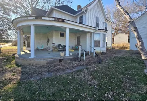 3136 Old A J Hwy W, Strawberry Plains, TN 37871