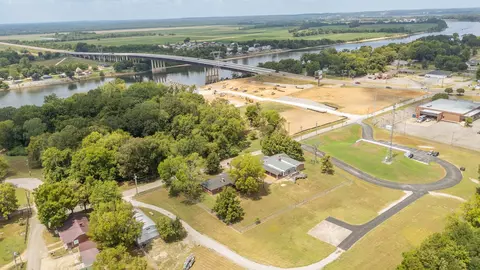 70 Riverside Dr, Savannah, TN 38372
