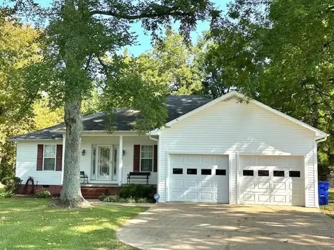 355 Vine St, Savannah, TN 38372