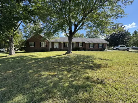 645 Doak Rd, Manchester, TN 37355