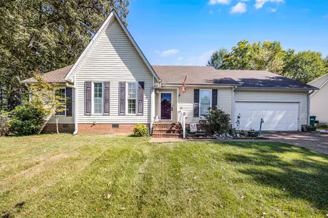 232 Weatheridge Dr, Jackson, TN 38305