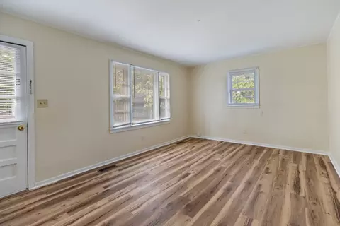 Living - 709 W Walnut St, Dickson, TN 37055 photo 4 of 4