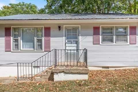 Exterior - 709 W Walnut St, Dickson, TN 37055 photo 4 of 6