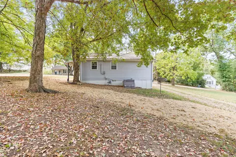 Exterior - 709 W Walnut St, Dickson, TN 37055 photo 6 of 6