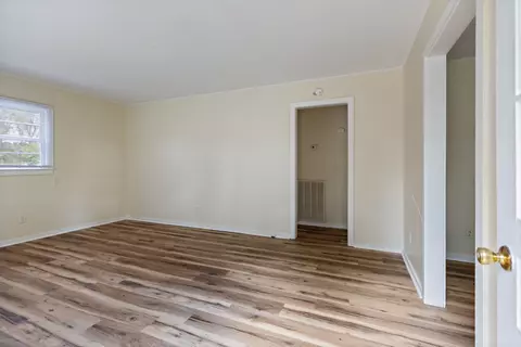 Living - 709 W Walnut St, Dickson, TN 37055 photo 1 of 4
